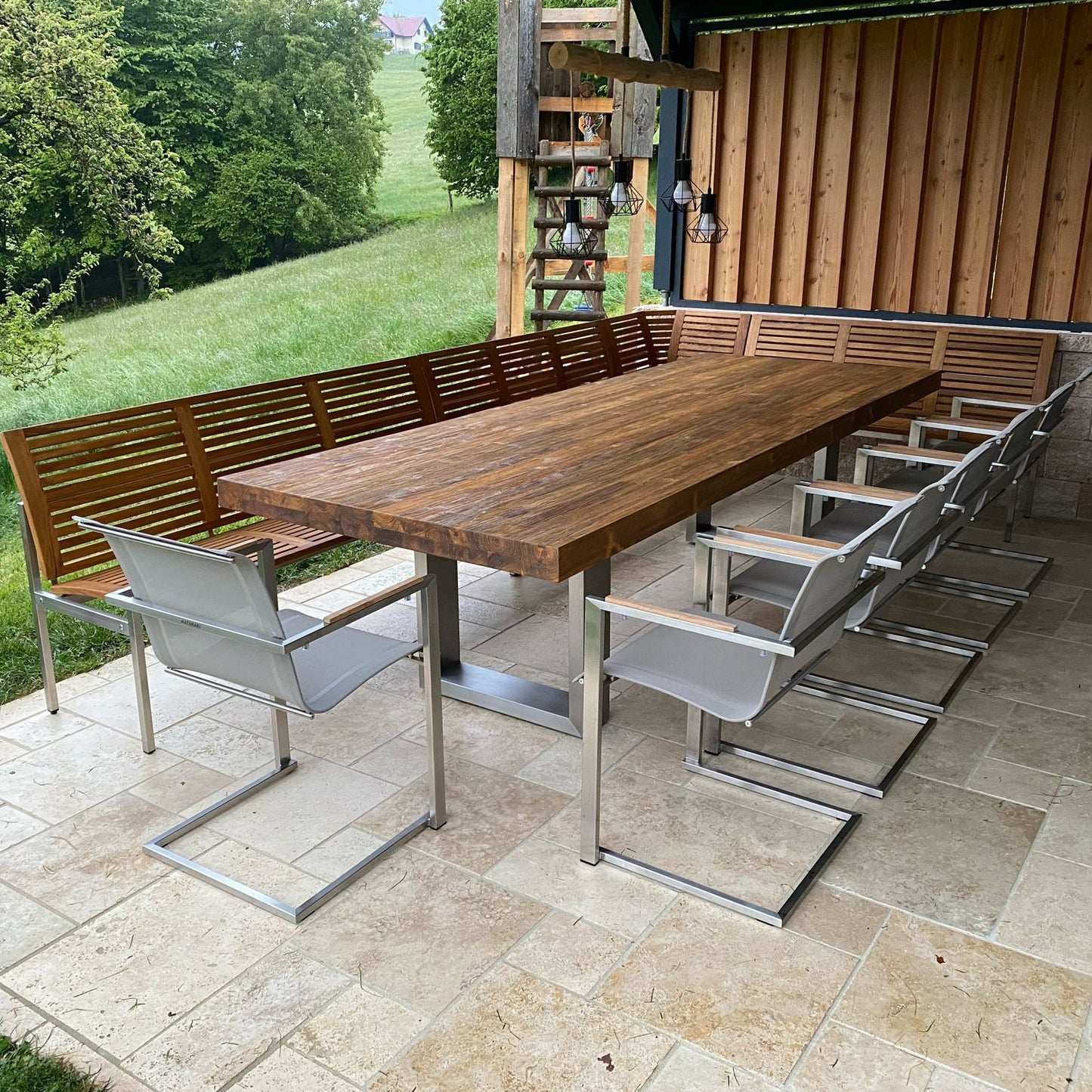 Matahari Teak Gartentisch Arthus mit Bügelfuß