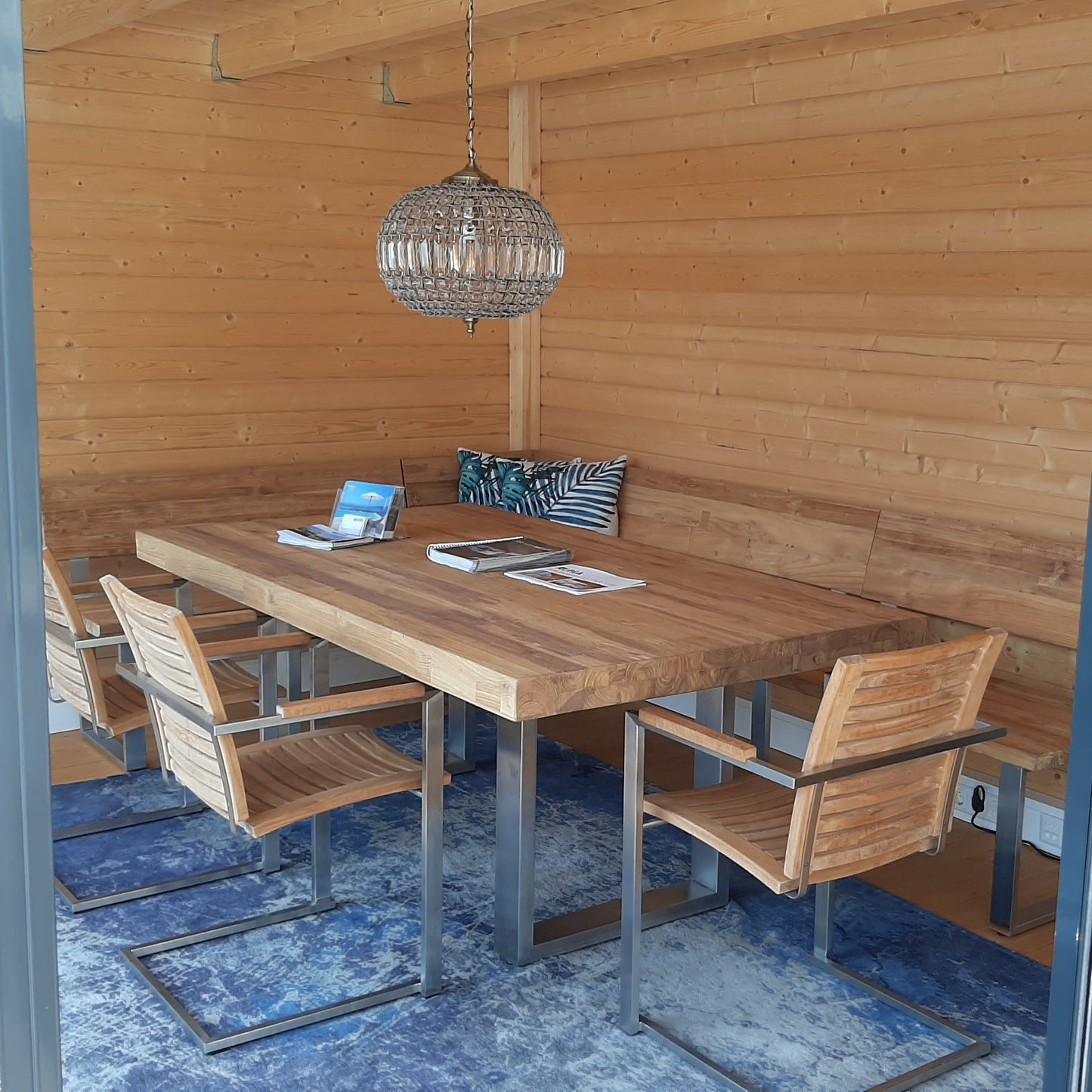 Matahari Teak Gartentisch Arthus mit Bügelfuß